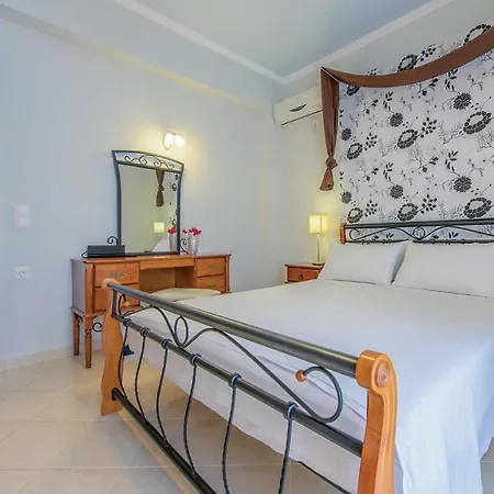 Villa Sleeps 6 Air Con Wifi