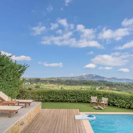 Villa Sleeps 6 Air Con Wifi